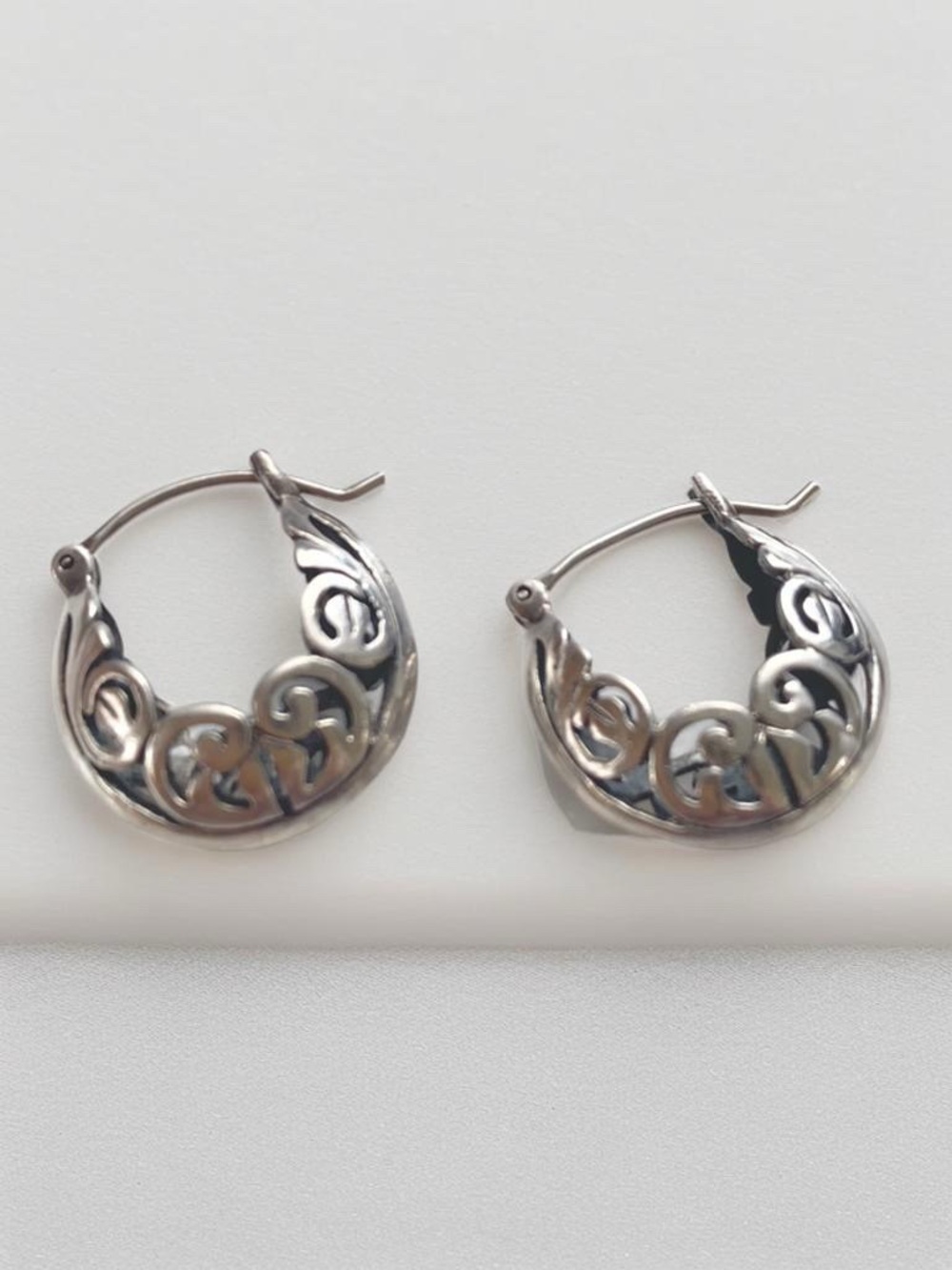 Silpada Sterling Silver Filigree Hoop Earrings P1126 Silpada Vintage 2006 - Picture 8 of 8
